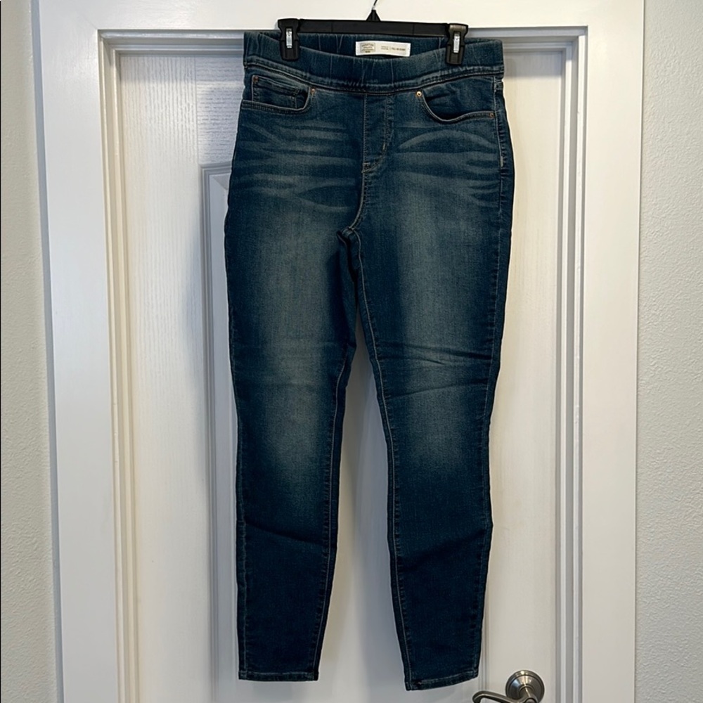 Levi Totally Shaping Pull On Skinny Jean